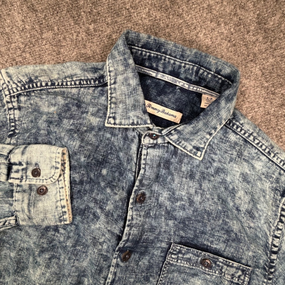 Tommy Bahama Mens Small Blue Acid Wash Denim Look L/S Button Down Shirt 0651